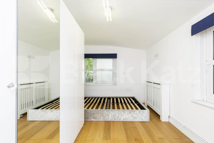 modern and spacious 1 bedroom with patio and close to zone 2 station Lockhart Close, Caledonian Road